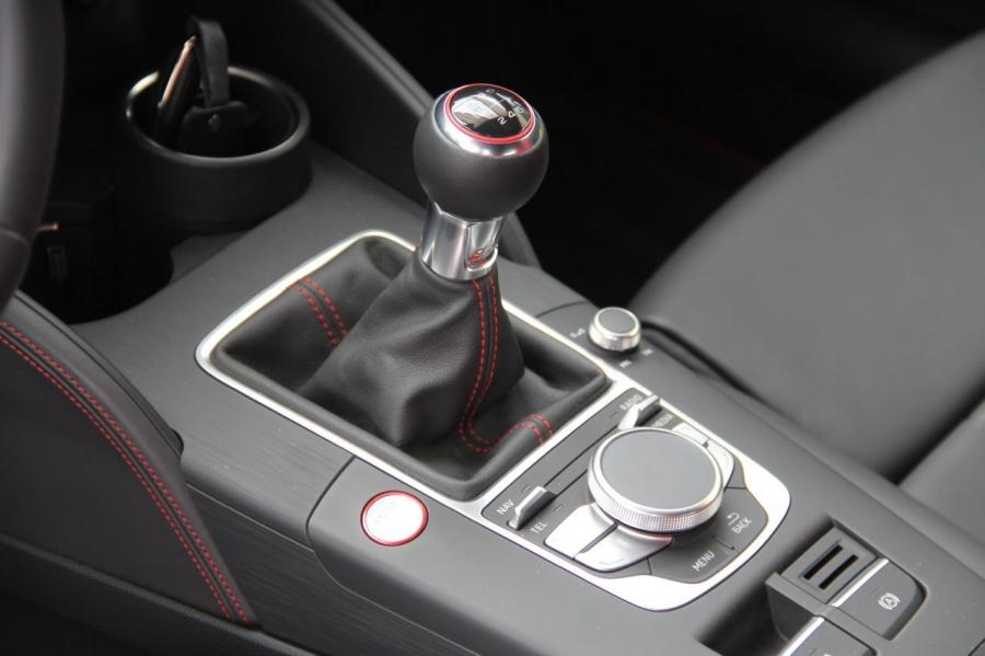 Детали интерьера Audi S3 (8V) 2013 года  (WW) (фото 45 из 101)